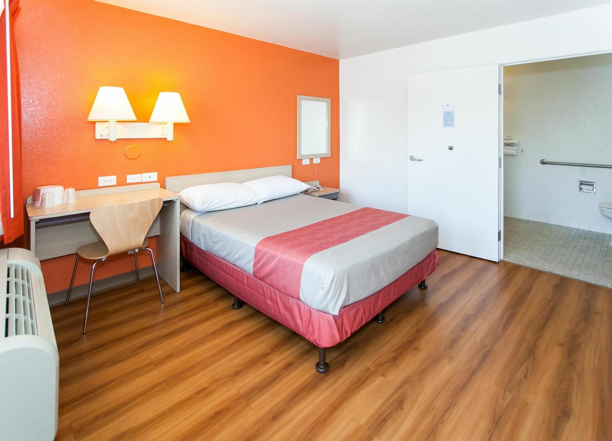 Hotel 6-rosemead, Ca - Angeles